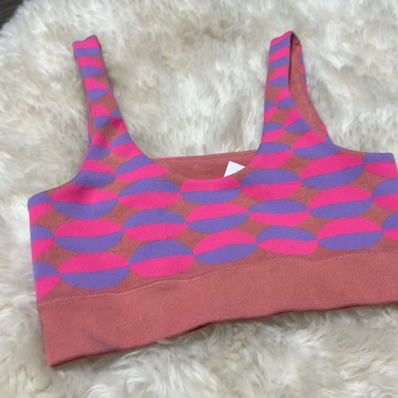 Fabletics Dottie Geo Seamless Bra Pink Rave Geo Multi  Scoop neck medium - Picture 3 of 5